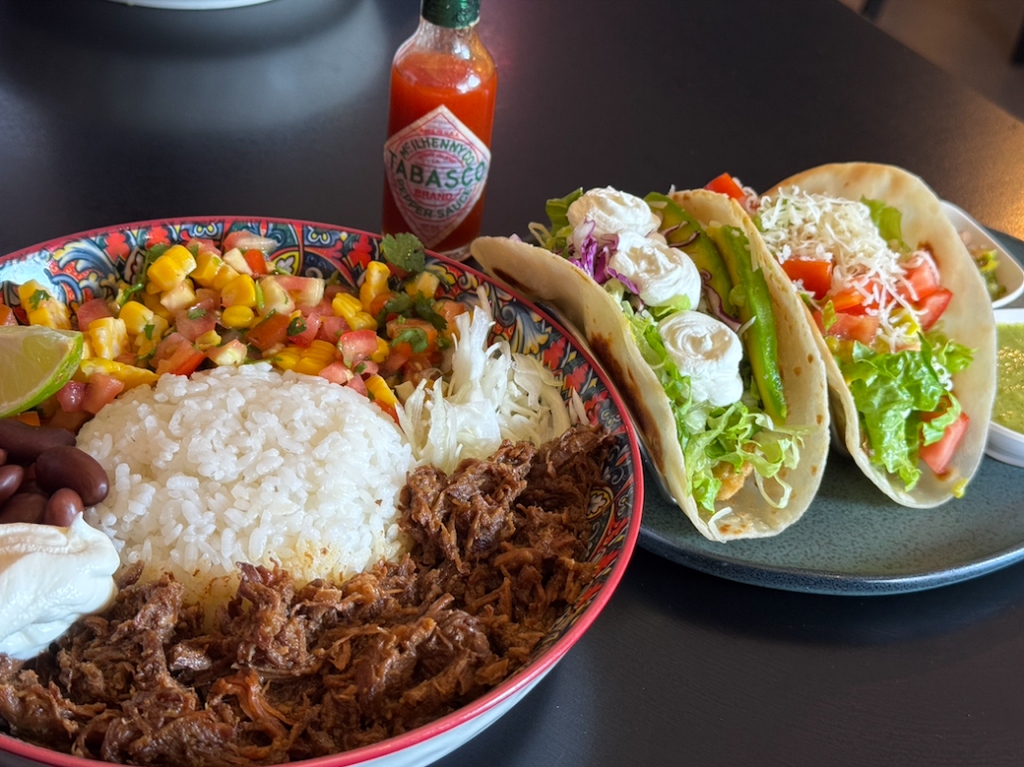 中南米の温もりをビエンチャンで。本格的なチリ＆ラテン料理が味わえる人気店「Bacán Cafe」