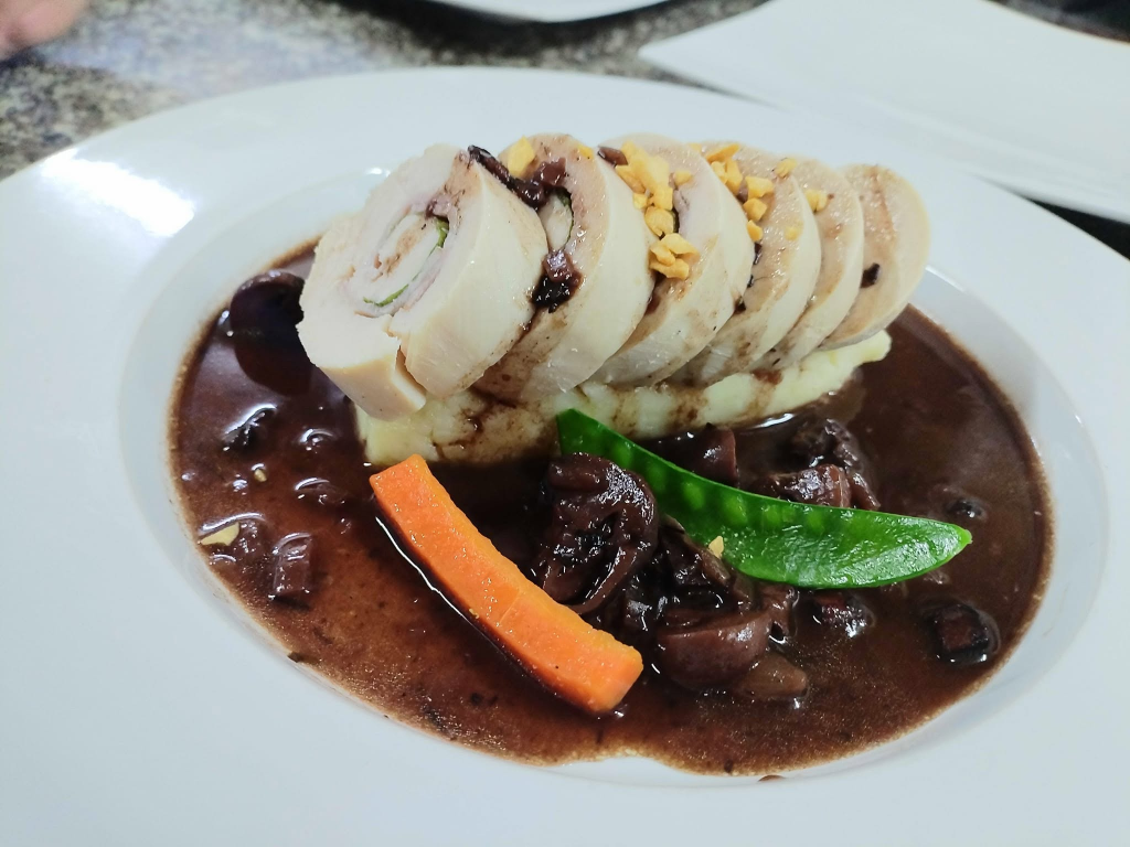 隠れ家のような空間で心温まる本格的なフランス料理を Bistrot 22
