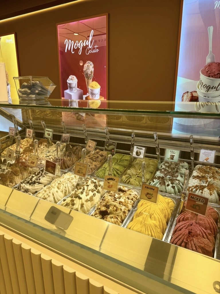 厳選された自然素材の手作りイタリアンジェラート Mogul Gelato Sihom
