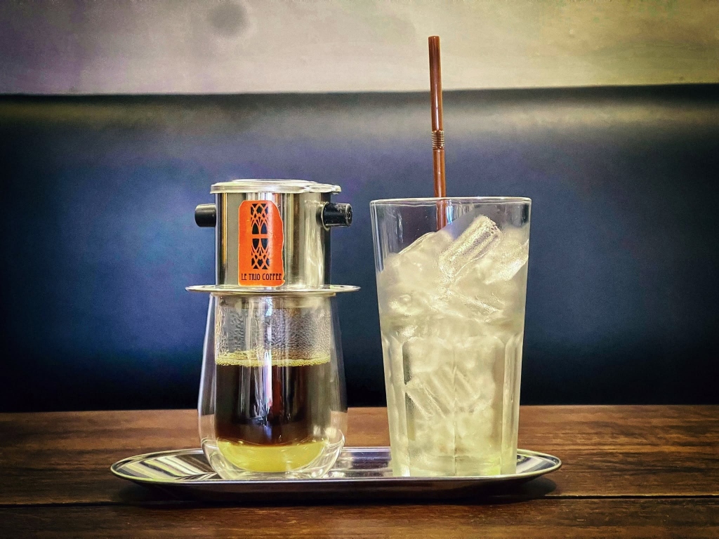 自家焙煎コーヒー豆の芳醇な香りに包まれる人気ロースタリー Le Trio Coffee