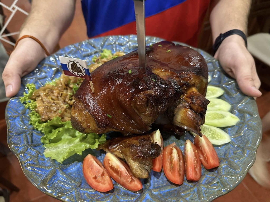 温かみのある絶品ボルシチと伝統の肉料理 PRIVET Russian Restaurant