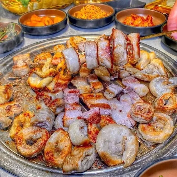 炭火焼き肉とお惣菜が自慢の本格韓国料理店 The KOKI Restaurant